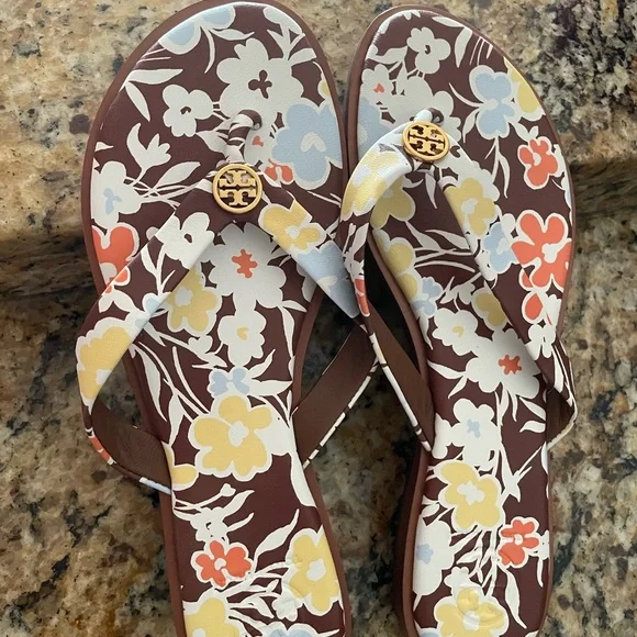 Tory Burch Floral Sandals new with box never worn ๐๐ธ๐ - Picture 4 of 9
